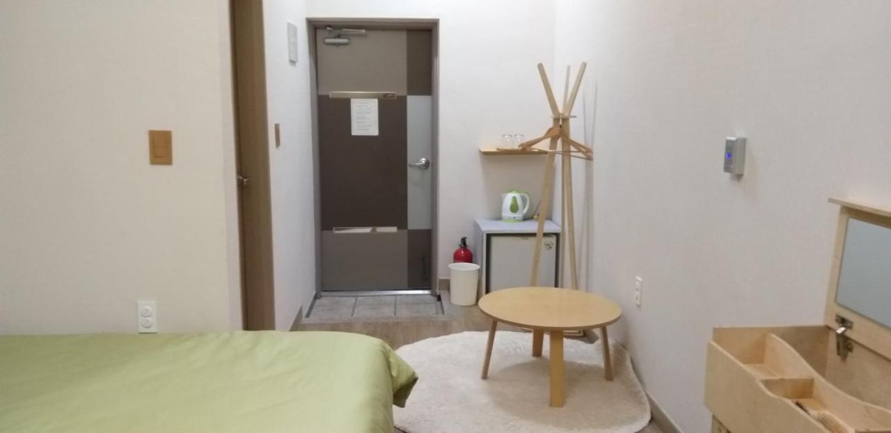 Moon Forest Guesthouse Чеджудо Экстерьер фото