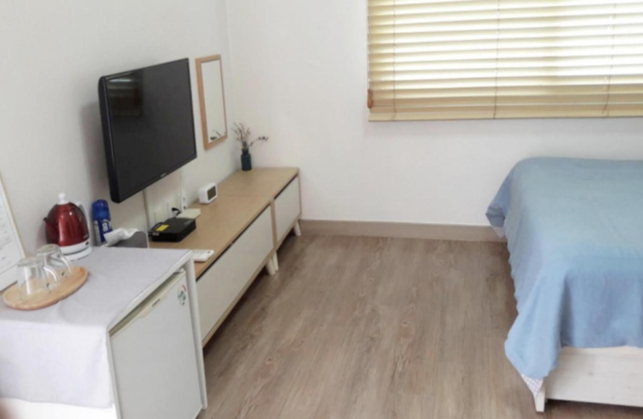 Moon Forest Guesthouse Чеджудо Экстерьер фото