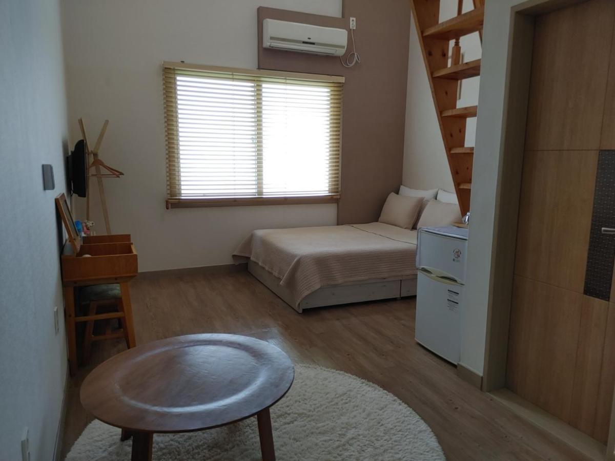 Moon Forest Guesthouse Чеджудо Экстерьер фото
