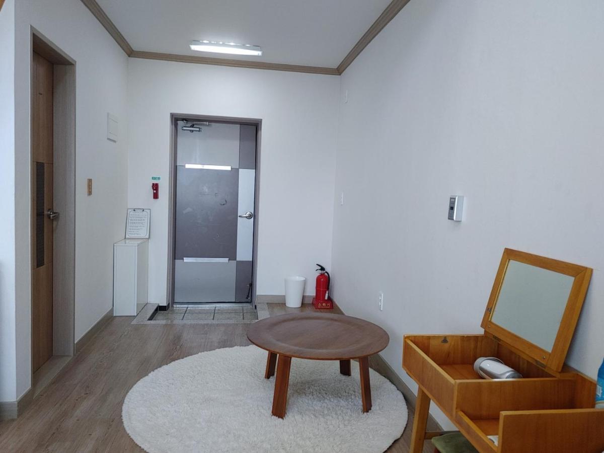 Moon Forest Guesthouse Чеджудо Экстерьер фото
