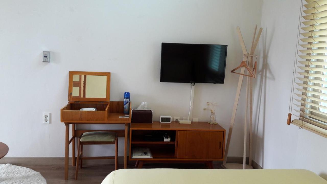 Moon Forest Guesthouse Чеджудо Экстерьер фото