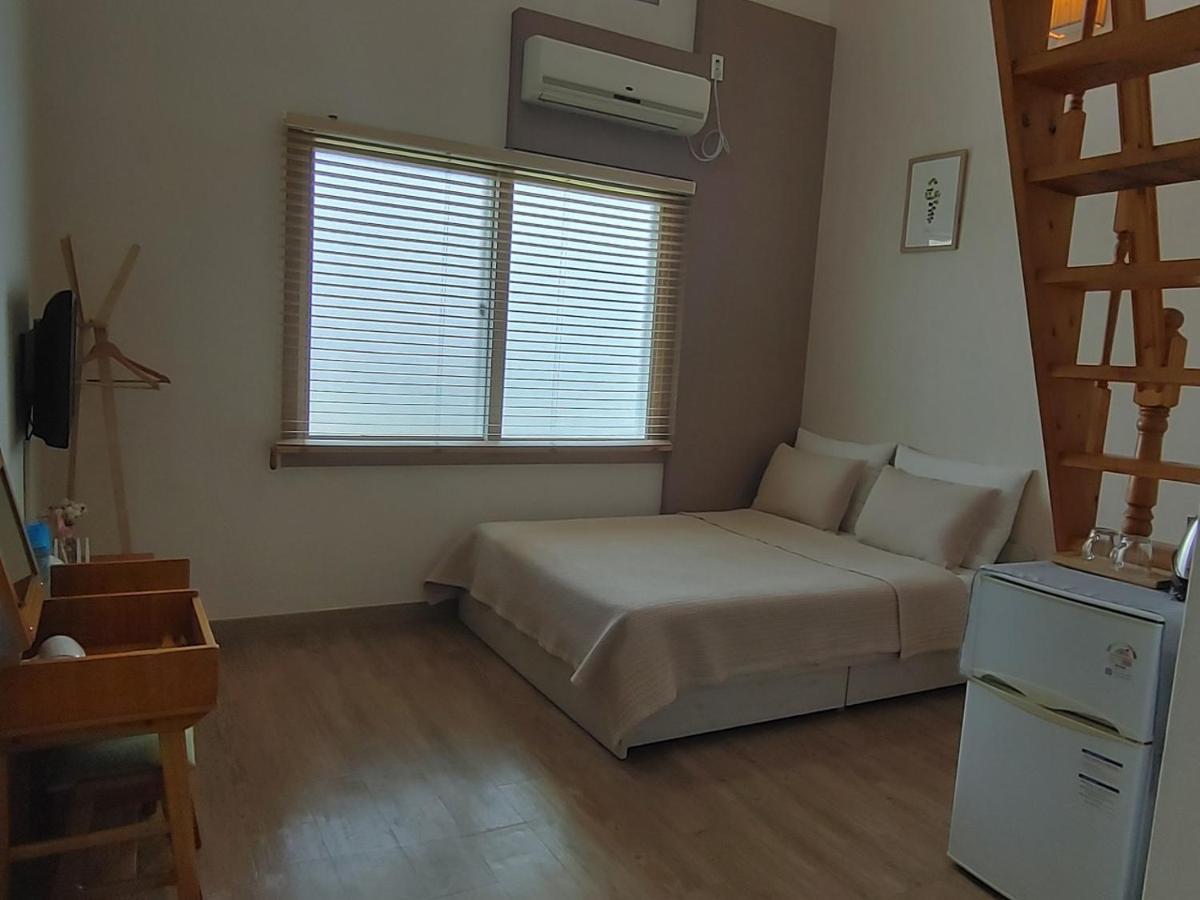 Moon Forest Guesthouse Чеджудо Экстерьер фото