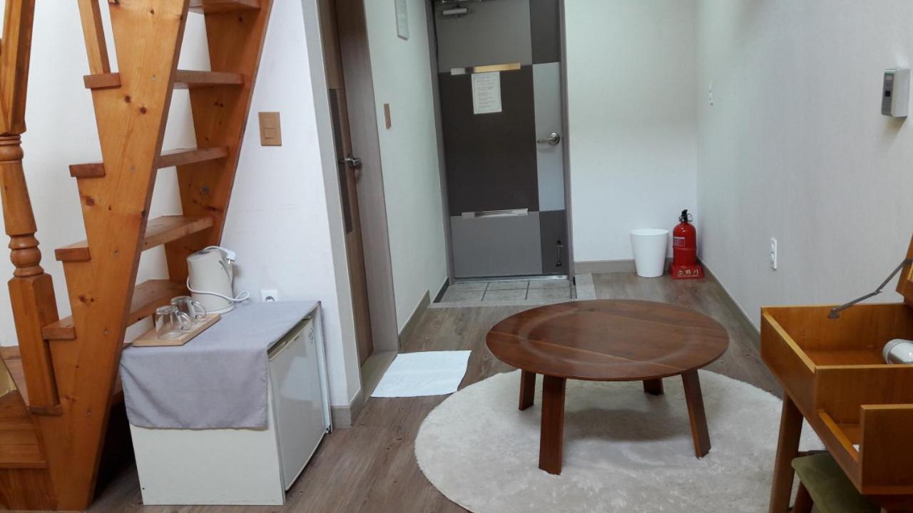 Moon Forest Guesthouse Чеджудо Экстерьер фото